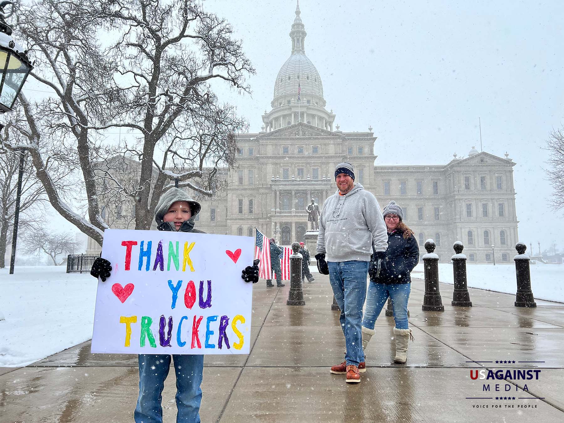 VIDEO: Protesters Starting To Arrive at Lansing Convoy For Freedom!