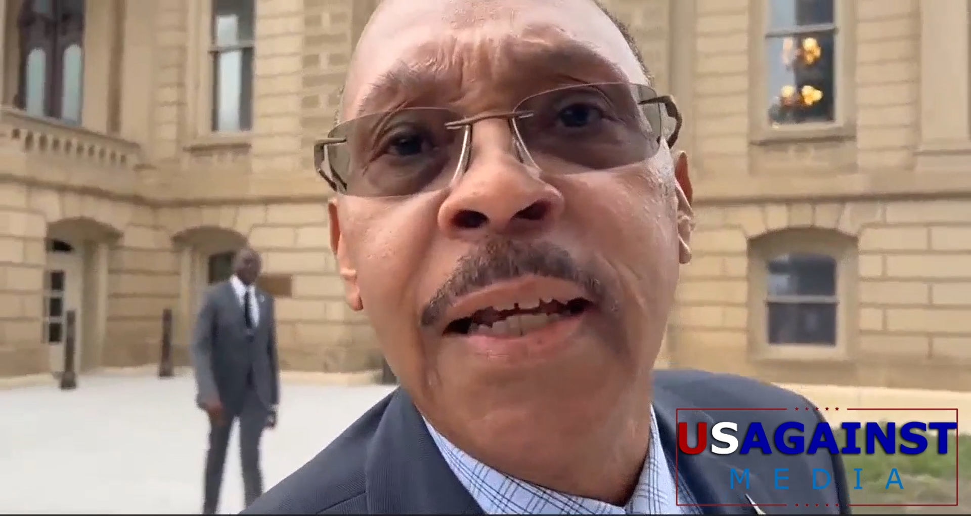 VIDEO: Lt. Governor Gilchrist's Driver Gets Pushy!