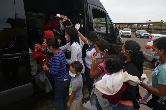 VIDEO: Illegal Immigrants Caught On Tape Being Bussed In Given Envelopes And Released Into Texas - Us Against Media